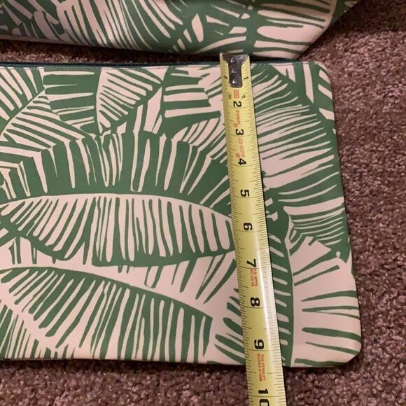 Palm tote with matching pouch. - Picture 2 of 11